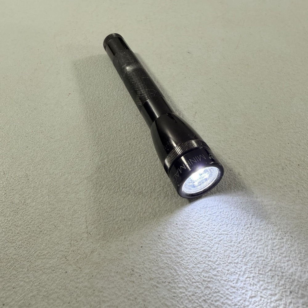 Mag-Lite Mini LED Black Flashlight 2x AA Battery Aluminum Push Button USA TESTED